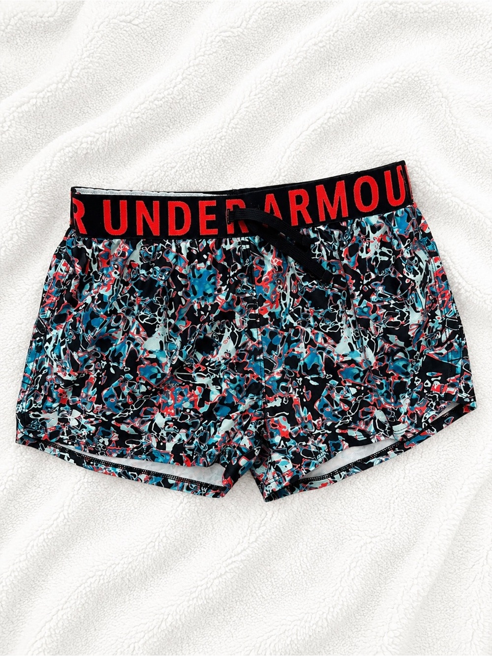 Under Armour Youth Size Large Athletic Shorts |